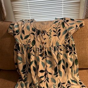 Short sleeved dress. Size L.